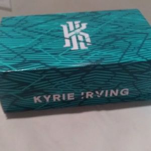Kyrie 3s with box